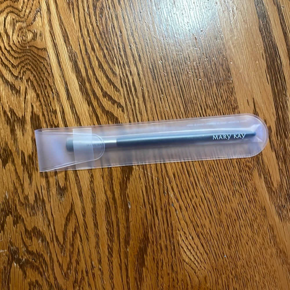 Mary Kay eye smugger  brush